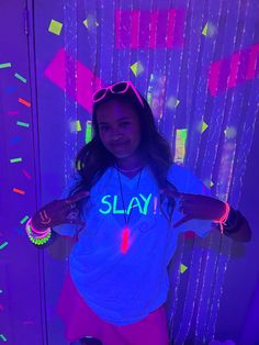 Cute Glow In The Dark Outfits, Outfits For A Neon Party, Neon Shirts Diy, Glow In The Dark Dance Outfit, Diy Neon Shirt Ideas