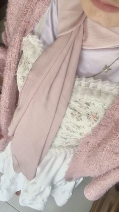 Pink Hijabi Outfits Aesthetic, Coquette Hijab Outfit, Pink Outfit Hijab, Pink Hijab Outfit, Haircut Selfie, Photo Hijab, Modest Girly Outfits, Rok Outfit, Muslimah Style