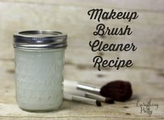 Diy Makeup Brush Cleaner, Green Cleaning Recipes, Diy Makeup Brush, Makeup Order, Makeup Tip, Cleaner Recipes