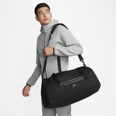 Made for weekend trips or extensive gym sessions, this duffel can do it all. The large main compartment features small pockets to help keep your items organized. A zippered pocket on the outside lets you put small essentials within easy reach. Carry it however you want—whether that's with the detachable and adjustable shoulder strap or the padded dual handles. Like we said, this one can do it all. Nike Duffle Bag, Sport Nike, Nike Bags, Tom Ford Eyewear, Sac Week End, Nike Sports, Clarks Originals, Sport Bag, Duffel Bag