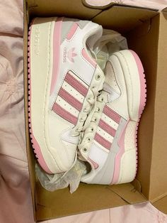 Adidas Forums Pink, Pink Shoes Adidas, Styling Pink Shoes, Cute Shoes Adidas, Adidas Forum Bold Outfit, Pink Adidas Forum, Pink Adidas Shoes Outfit, Adidas Forum Low Pink, Pink Shoes Aesthetic