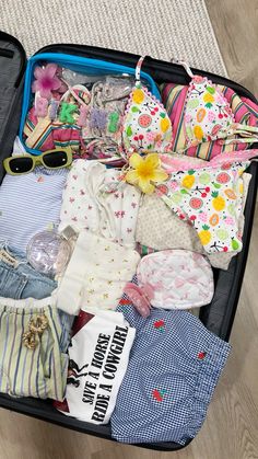 Packed Bags, Travel Bag Essentials, Travel Suitcase, Suitcase Packing, Travel Kits, Summer Dream, Essential Bag, Suitcases