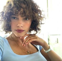 Wavy Highlights, Curly Bob Haircut, Curly Fringe, Bob Haircut Curly, French Bob, Curly Bangs, Haircut Inspiration, Beautiful Curls