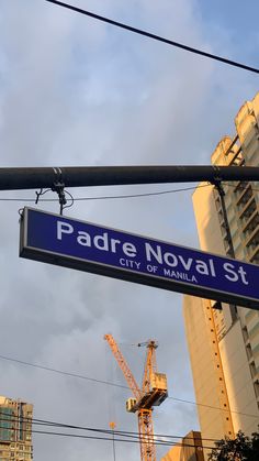 there is a street sign that says padre naval st