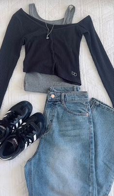 Vintage Fashion Inspiration, Abg Style Outfit, Light Grunge Outfits, Floral Top Outfit, Styling Jeans, Layering Tops, Bra Outfit, Outfit Inspo Casual