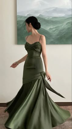 Green Satin Prom Dress, Sweetheart Evening Dress, Gaun Koktail, Long Green Dress, Spaghetti Strap Prom Dress, 파티 드레스, Prom Dress Ideas, Prom Dresses Vintage, Prom Dress Inspiration