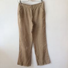 Such a classy vintage brown linen pants. Material:100% linen Brand:Marella Size EU 38 Measurements: waist:15" hip:22" rise:10" outseam:30" Made in Italy Brown Linen Pants, Classy Vintage, Womens Trousers, Brown Pants, Vintage Linen, Vintage Linens, Linen Pants, Vintage Brown, Trousers Women