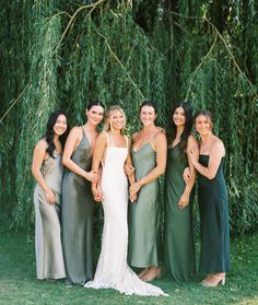 Bridesmaids In Green Dresses, Groomsmen Speech, Green Bridesmaid Dresses Mismatched, Wedding Color Green, Mismatched Green Bridesmaid Dresses, Wedding Dress Code, Dress Code Wedding, Bridesmaid Colors, Outdoor Wedding Inspiration