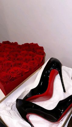 red bottom and roses 🌹 Black Shoes With Red Bottoms, Luxury Heels Aesthetic, Black G Wagon Aesthetic, Red Bottom Heels Aesthetic, Red Old Money Aesthetic, Red Bottoms Aesthetic, Rich Girl Outfits Casual