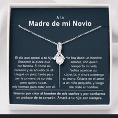 a necklace in a box with the words made de mi noyoo written on it