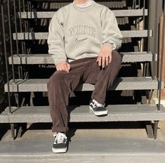 Vintage 90s Streetwear, Nike Vintage Outfit Men, Outfit Vintage Uomo, Vintage Sweaters Men, Men Sweater Outfit Street Styles, 90s Outfit Inspo Men, Vintage Nike Outfits Men, Nike 90s Outfit, Star Boy Style