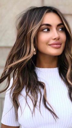 Champagne Balayage Brunette, Carmel Highlights On Brown Hair Face Framing, Bronde Balayage Brunettes With Money Piece, Balayage Hair Medium Length Straight, Brown Eyed Makeup Looks, Hair Autumn 2022, Balage Hair Brown, Light Brown Money Piece On Dark Hair, Money Piece Balayage Dark Hair