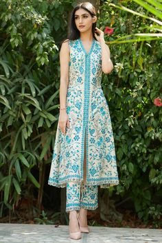 Aman Takyar | Ivory Embroidered Kurta Set | INDIASPOPUP.COM Designer Kurti Patterns, Simple Kurti Designs, Kurti Patterns