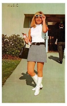 Mode Coachella, 60s Outfit, Outfits 60s, 1960s Fashion Women, 60s Outfits, 60’s Fashion, Look 80s, Adidas Hose, 80’s Fashion