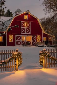 Christmas Outdoors, Barn Christmas, Garden Tool Shed, Winter And Christmas, Christmas Scenery, Barn Decor