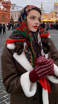 Russia Culture, Scarf Aesthetic, Eastern European Women, Russian Clothing, Russian Winter, Russian Culture, European Women, Winter Outfits Men, Russian Fashion