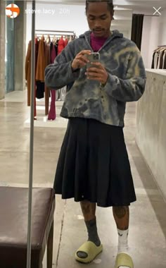 Steve Lacy Outfits, Lacy Outfits, Aesthetic Guy Outfits, Steve Lacy, Iconic Moments, Fav Celebs, Mens Street Style, Fashion Pictures, Men Fashion