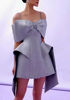 L'incontro con la bellezza on Tumblr Grey Satin Dress, Green Chiffon Dress, Elegant Mini Dress, Stylish Short Dresses, Romantic Date, Garden Parties, More Design, Plaid Fashion, Mini Dresses Summer