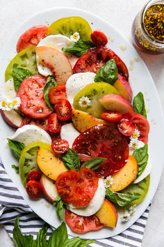 Fresh, juicy peaches make for a sweet twist on this classic tomato and fresh mozzarella caprese salad. A tangy white balsamic vinaigrette ties everything together! Fresh Meal Ideas, Homemade Fruit Salad, Caprese Salad Skewers, Mozzarella Caprese, Easy Fruit Salad Recipes, Best Summer Salads, Tomato Caprese, Fresh Meal, Caprese Salad Recipe