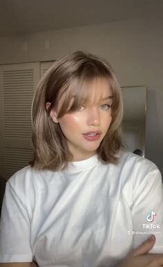 New Haircut For Short Hair 2023, Short Hairstyle Women Pictures, Hair Cut 2024 Girl Short, Haircuts For Girls With Round Faces, Korean Midlength Hairstyle Women, Medium Layered Haircuts Brunette, Short Layered Haircuts Brunette, 90s Shoulder Length Hair With Bangs, Cool Toned Caramel Hair