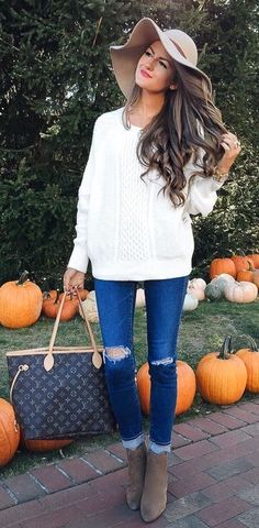 ♕pinterest/amymckeown5 Fall Womens Outfits, How To Style Ripped Jeans, Vineyard Outfit, Wineries Outfit, Vineyard Tour, Fest Outfits, Womens Outfits, Fall Trends Outfits, 30 Outfits