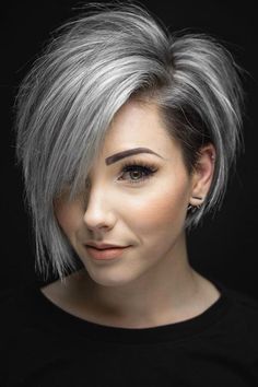 Short Grey Hair, Penteado Cabelo Curto, Amazing Hair, Grey Hair Color, Short Cut, Trending Hairstyles, Short Bob Hairstyles, Short Cuts, Grey Hair