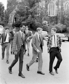 Comment bien comprendre et maîtriser le style Ivy League ? 1960s Fashion Mens, 60s Mens Fashion, Prep Boys, Fashion 60s, 60s Men, 1960 Fashion, Living In London