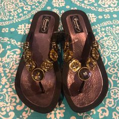 Brand New With Tags 2” Wedge Heel Beautiful Bronze Crystal Accents Gold Embellished Wedge Sandals For Beach, Aesthetic Sandals, Mcbling Fashion, Pretty Shoes Sneakers, Earthy Outfits, Funky Shoes, Wedge Flip Flops, 2000s Fashion Outfits, Shoe Inspo