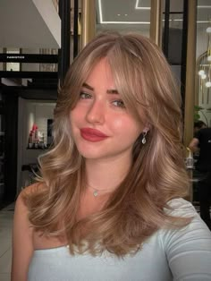 30 Beautiful Butterfly Haircuts For Long Hair - Styleoholic Haircut Selfie, Photo Hijab, Cute Hairstyle, Hairstyles For Layered Hair, Blowout Hair, Hijab Girl, Haircuts For Medium Hair, Haircuts Straight Hair, Haircuts For Long Hair