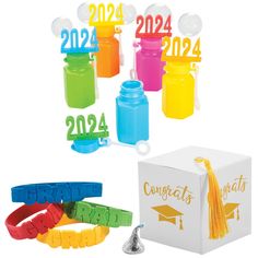 graduation party favors and confetti cups are on display in this package for the class