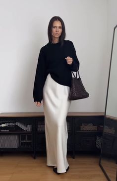 Top 15 Chic & Aesthetic Winter Travel Outfits – The Ultimate Guide Silk Maxi Skirt Outfit, Creme Outfits, Satin Skirt Outfit Classy, Silk Skirt Outfit, Satin Outfit, Satin Skirt Outfit, Long Skirt Outfits, Winter Skirt Outfit, Maxi Skirt Outfits