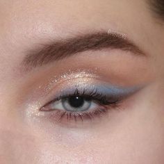 skin care blue eyeshadow History of eye makeup "Eye care" quite simply "eye make-up&#3 Thinking Emoji, Makeup Zombie, Wedding Slideshow, Swag Makeup, Colored Eyeliner, Makeup Eye Looks