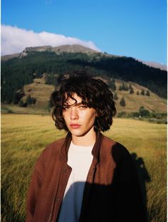 quentin de briey, photography Steffy Argelich, Quentin De Briey, Short Curly Hair, Grunge Hair, Photography Inspo, Film Photography, Hair Goals, Brown Hair, Photography Inspiration