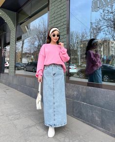 Casual Cowgirl, Long Denim Skirt Outfit, Sport Chic Style, Cute Modest Outfits, Denim Skirt Outfits, Winter Skirt Outfit, Winter Fashion Outfits Casual, Long Denim Skirt, Modesty Fashion