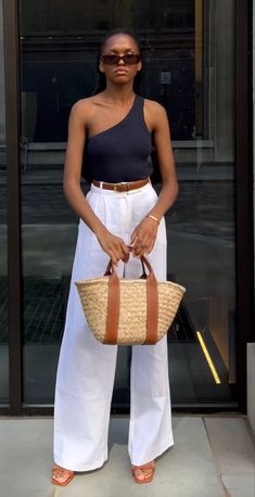 Cream Trousers Outfit Summer, Miami Work Trip Outfits, Dinner Outfit Summer Casual, Holiday Evening Outfit Summer, White Trousers Outfit Summer, Casual Garden Party Outfit, Summer Dinner Outfit Classy, Summer 2023 Sandals, White Maxi Skirt Outfit Summer