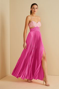 Prom Dresses That Make A Statement, Matric Dance Dresses Unique, Pink Bridesmaid Dresses Summer, Long Gold Dress, Cute Formal Dresses, Gown Pattern, Pink Hydrangea