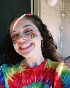 Pride Month Face Paint, Pride Facepainting, Easy Pride Face Paint, Lgbt Face Paint, Pride Parade Makeup Ideas, Pride Face Painting, Simple Pride Outfit