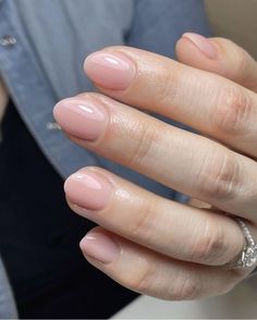 Short Round Clear Nails, Natural Looking Acrylic Nails Short Round, Slightly Rounded Nails, Dip Nails With Tips Oval, Simple Short Neutral Nails, Short Rounded Nails Gel, Short Acrylic Nails Circle, Neutral Round Acrylic Nails, Bridesmaid Dip Nails