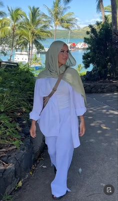 Linen Pants Hijab Outfit, Hjab Clothes Summer, Hijabi Summer Fashion, Halal Outfits Summer No Hijab, Muslim Vacation Outfits, Ootd Summer Hijab, Dubai Modest Outfits, Hijabi Linen Pants Outfits, Hijabs Holiday Outfit