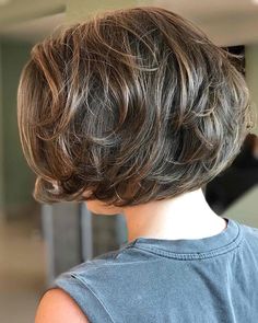 70 cute and easy to style short layered hairstyles Short Hair With Layers And Highlights, Wavy Layered Hair, Easy Care Hairstyles, Chin Length, Layered Bob Hairstyles, Short Layered, Short Layered Haircuts, Flat Hair, Front Hair Styles