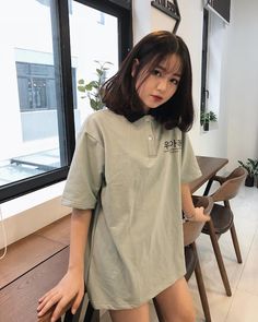 Grunge Hairstyle, Short Girl Fashion, Look Into My Eyes, Types Of Girls, Smile Girl, Japan Girl, Mid Length Hair, Girl Short Hair, Korean Hairstyle