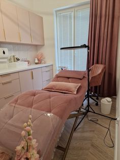 https://t.me/+Va3ilXD5yXI1ZDY0 Massage Room Design, Pink Salon, Tech Room, Beauty Salon Interior Design, Lash Room Decor