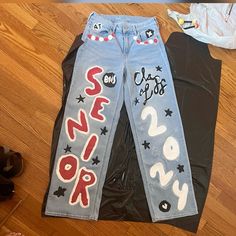 Senior Jeans, Adorable, Senior Year, Inspiration Senior Diy Outfits, Senior Year Inspiration, Senior Pants Ideas, Senior Jeans Painted, Senior Clothes, Hoco Jeans, School Spirit Outfit