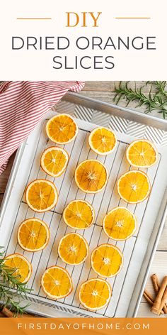 Dried orange slices arranged on a baking rack. Text overlay reads "DIY Dried Orange Slices". How To Dry Oranges For Decoration, Make Dried Orange Slices, How To Make Potpourri, Dehydrated Orange Slices, Fall Dining Table Decor, Types Of Oranges, Oranges Gift, Cut Orange, Dried Oranges