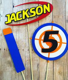 there is a sign that says jackson and the number five on it with toothpicks