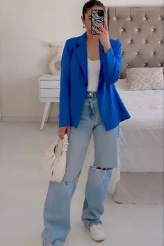 ¡Checa estas opciones para ir a trabajar con blazer azul! Outfits Con Blazer Azul, Blazer And Sneakers Outfit, Outfit Semi Formal, Blazer Outfits Women, Chic Office, Navy Blazer, Sneakers Outfit, Outfits Women