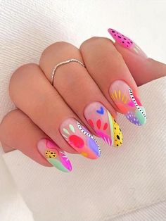 Spanish Theme Nails, Nails For Festival, Neon Floral Nails, Summer Beach Nails 2024, Cute Beach Nails Simple, Nails Art 2024, Summer Holiday Nails 2024, Nail Art Summer 2024, Nail Designs Summer Almond