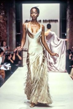 Jean Louis Scherrer, 00s Mode, 90s Runway Fashion, Runway Fashion Couture, Vintage Runway, Runway Outfits, Couture Mode, Runway Dresses, فستان سهرة