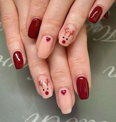 Celebrate the holiday season in style with these cute Christmas nails and designs, including festive nail art ideas that you can DIY at home! Diy Reindeer, White Nail Art, White Nail