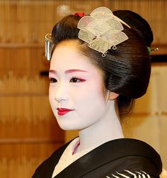 Maiko #japan #kimono #geisha Japanese Maiko, Japan Images, Japanese Traditional Clothing, Japan Kimono, Asian Inspiration, Most Beautiful Horses